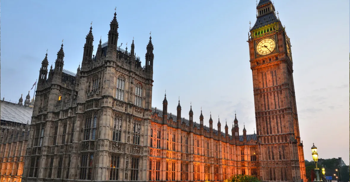Velká Británie rozpustila parlament, předčasné volby proběhnou v prosinci