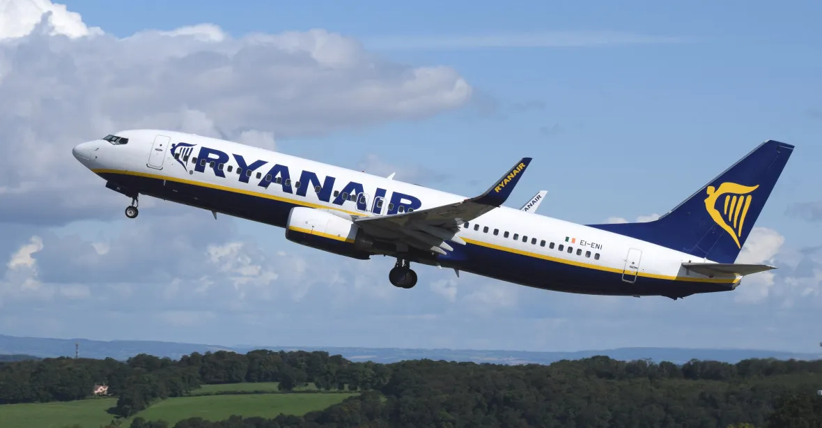 Aerolinky Ryanair vyřadily z provozu tři letadla. Mají praskliny u křídel