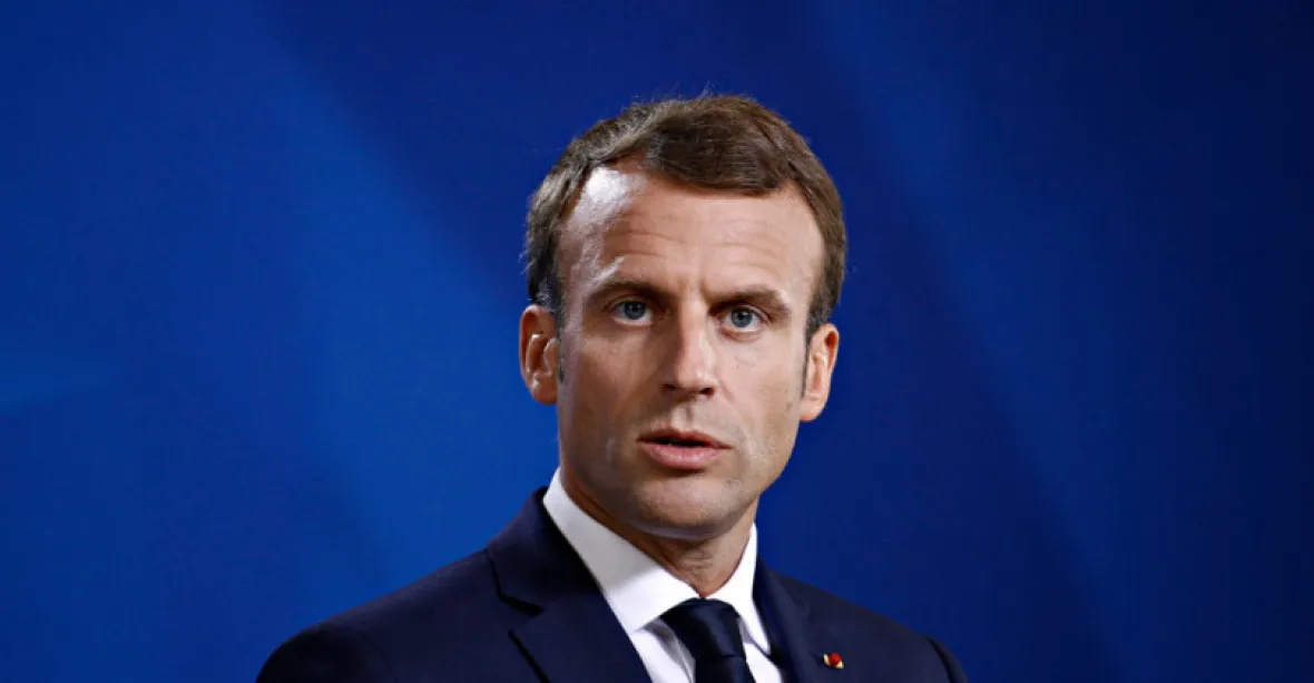 Ve Francii nadále stávkují dopravci kvůli penzím, Macron se vzdá té své