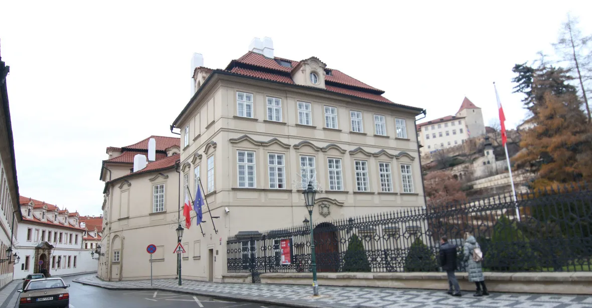 Varšavská prokuratura šetří v Praze případ šikany na velvyslanectví