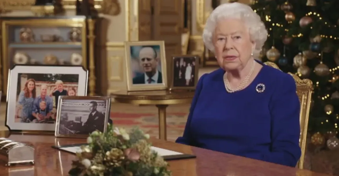 Byl to nesnadný rok, ale malé kroky mohou změnit svět, řekla ve vánočním projevu britská královna