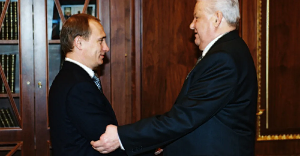 Dříve špion, poté nejmocnější muž Ruska. Před 20 lety Jelcin svěřil zemi Putinovi