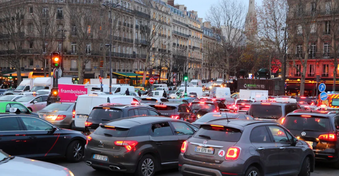 Stávka dopravců ve Francii pokračuje. Silvestrovská noc bude kritická