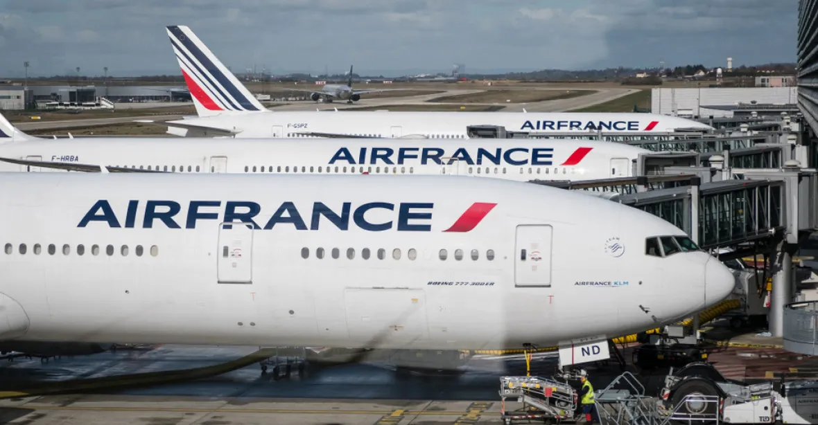 V Paříži našli v podvozku letadla mrtvé dítě