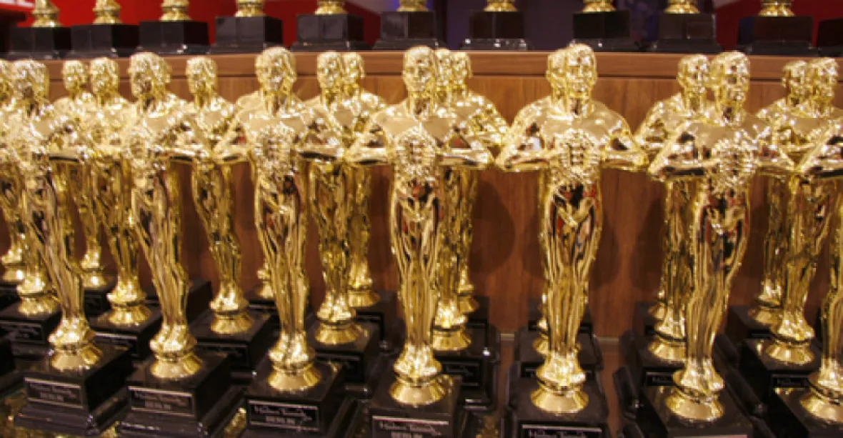 Předávání Oscarů bude letos bez moderátora