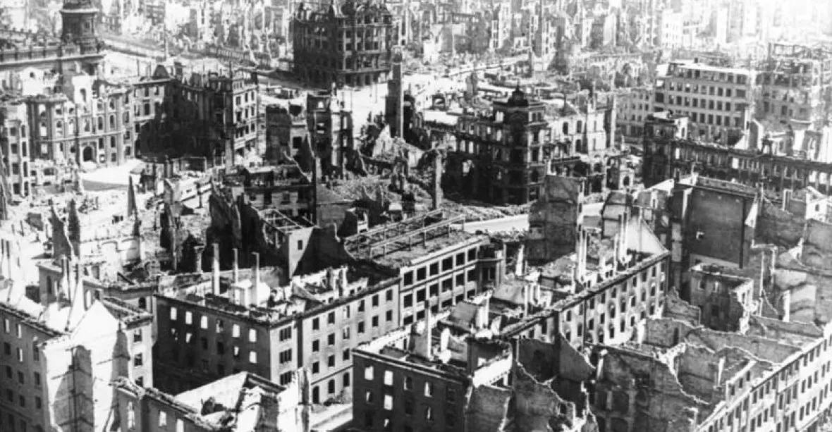„Němci zaseli vítr a nyní sklízí bouři.“ Přes tisíc spojeneckých bombardérů zcela zničilo Drážďany