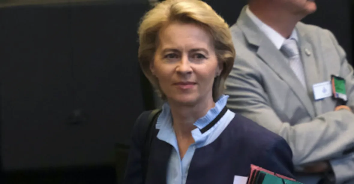 Von der Leyenová přiznala chyby, vyšetřování podezřelých zakázek na ministerstvu obrany pokračuje