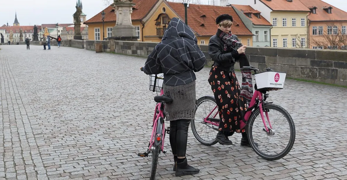 FOTO: Idylická Praha bez turistů. O pracovní místo ale může přijít až 60 tisíc lidí