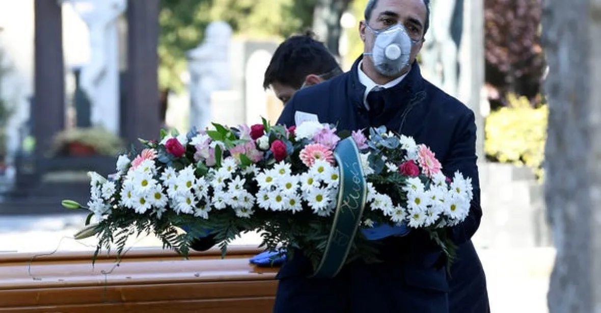 Mrtvé příbuzné ani nevidíme, kostely jsou plné rakví, popisují Italové situaci v Lombardii