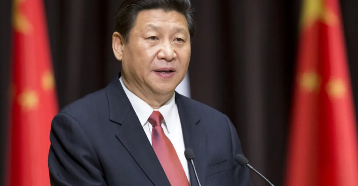 „Chováme se zodpovědně.“ Čína se brání kritice z celého světa