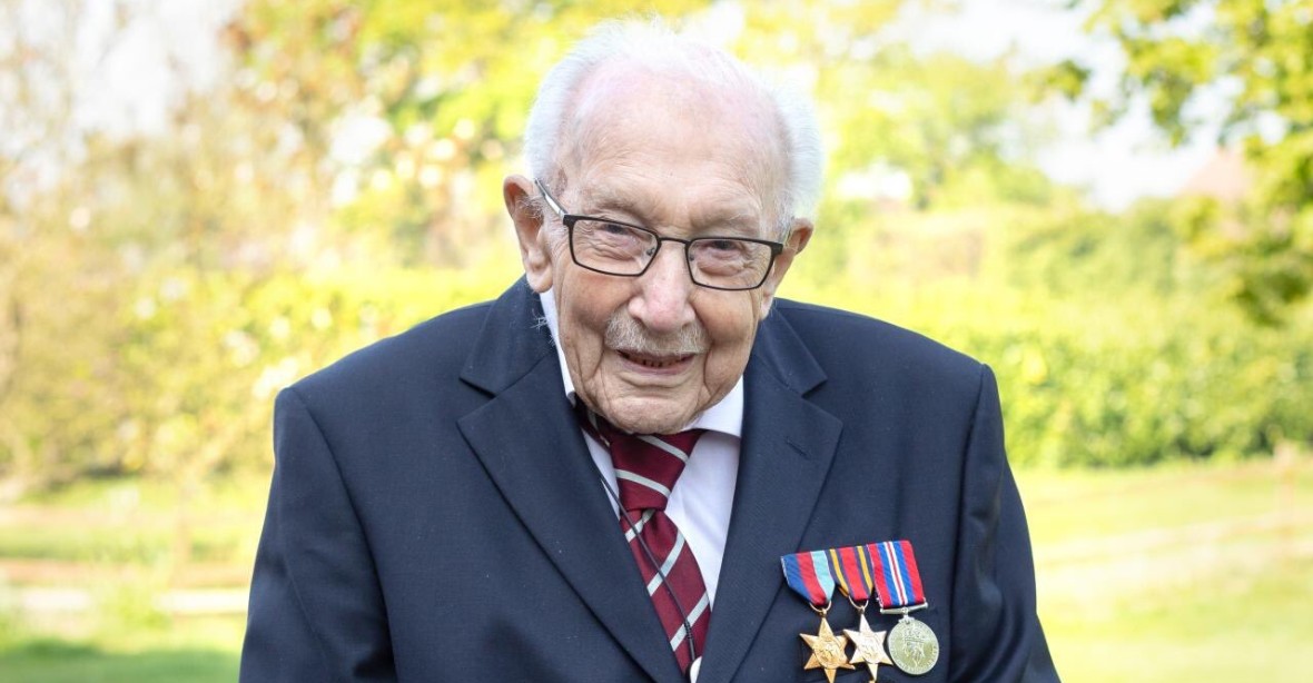 100letý veterán, který vybral 30 miliónů liber, povýšil na plukovníka