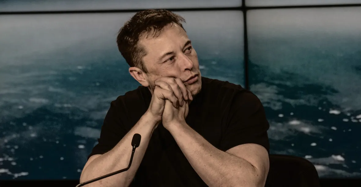 Musk tweetnul, že jsou ceny akcií Tesly příliš vysoké. Vzápětí klesly o více než 10 procent