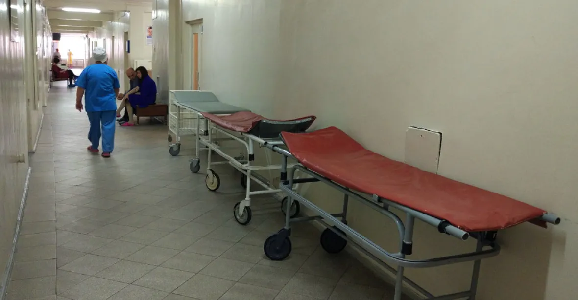 Už třetí lékař v Rusku po stížnostech kvůli koronaviru záhadně vypadl z okna
