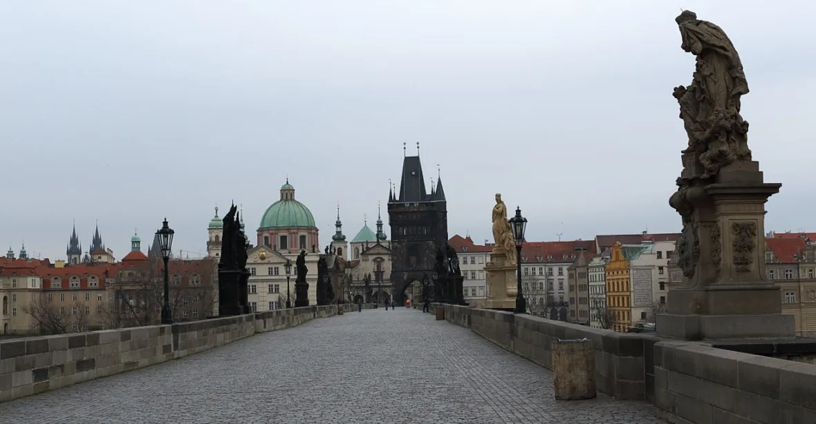 Praha kvůli pandemii koronaviru přijde podle odhadů až o 12 miliard korun