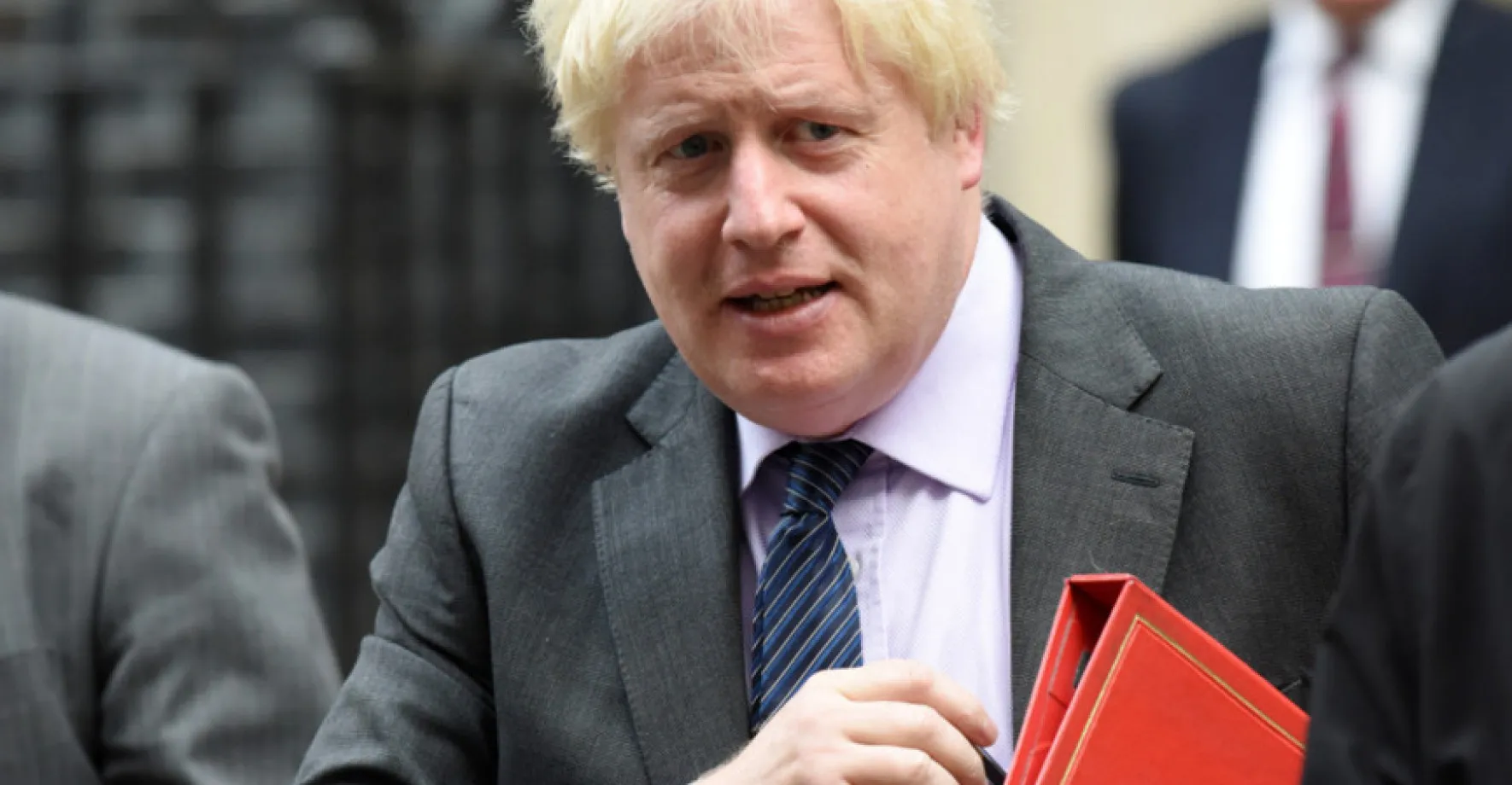 Johnson čelí kritice kvůli rozvolňování, popularita vlády padá