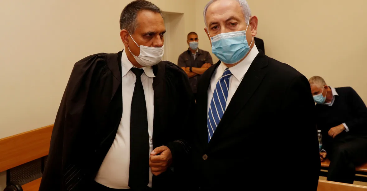 V Izraeli se konalo první stání procesu s premiérem Netanjahuem, řízení může trvat až tři roky
