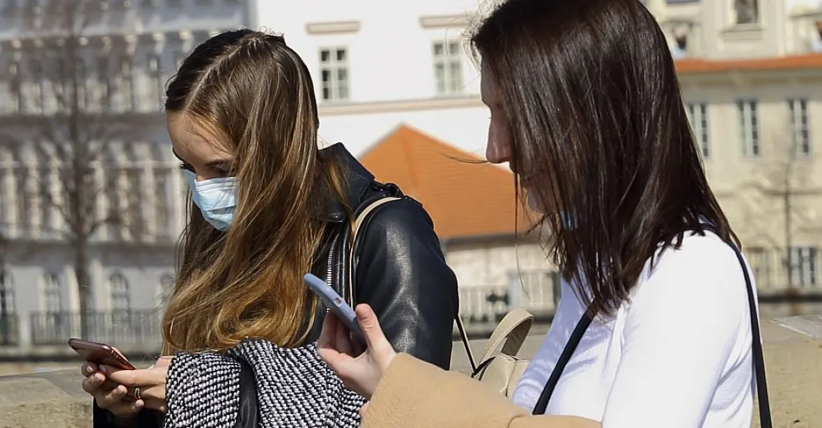 V Česku je už přes 9000 nakažených. Problém představují lokální ohniska