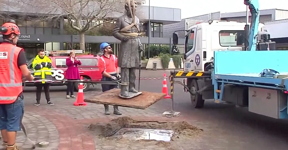 Město Hamilton na Novém Zélandu odstranilo sochu velitele Hamiltona