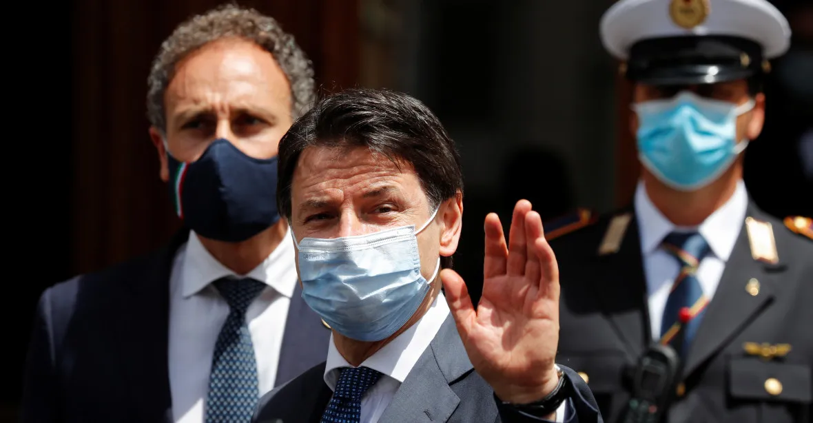 Itálie vyšetřuje, kdo může za epidemii. K výslechu musel i premiér
