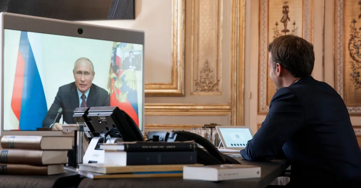 Macron brzy zamíří do Moskvy za Putinem. Chtějí řešit Libyi, Evropu i Arktidu
