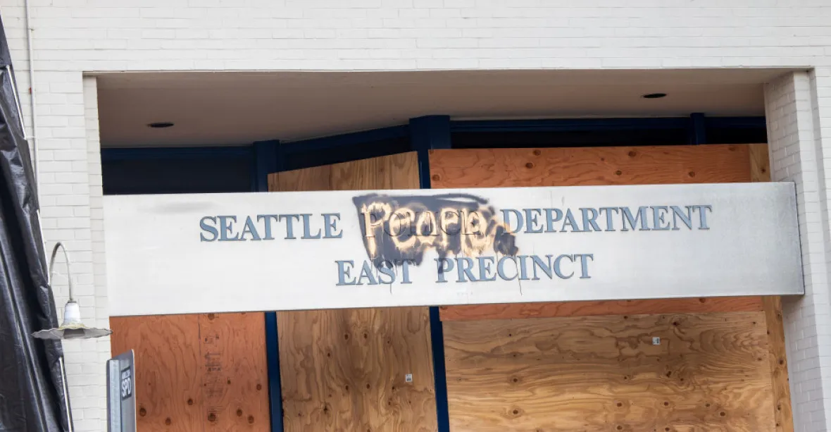 Experiment v Seattlu bez policie odnesli místní obyvatelé, teď žalují město