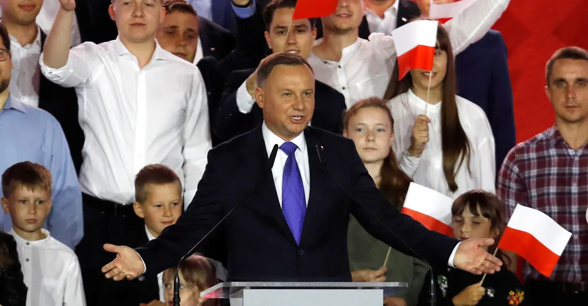 Polským prezidentem zůstane Andrzej Duda. V těsném souboji porazil Trzaskowského