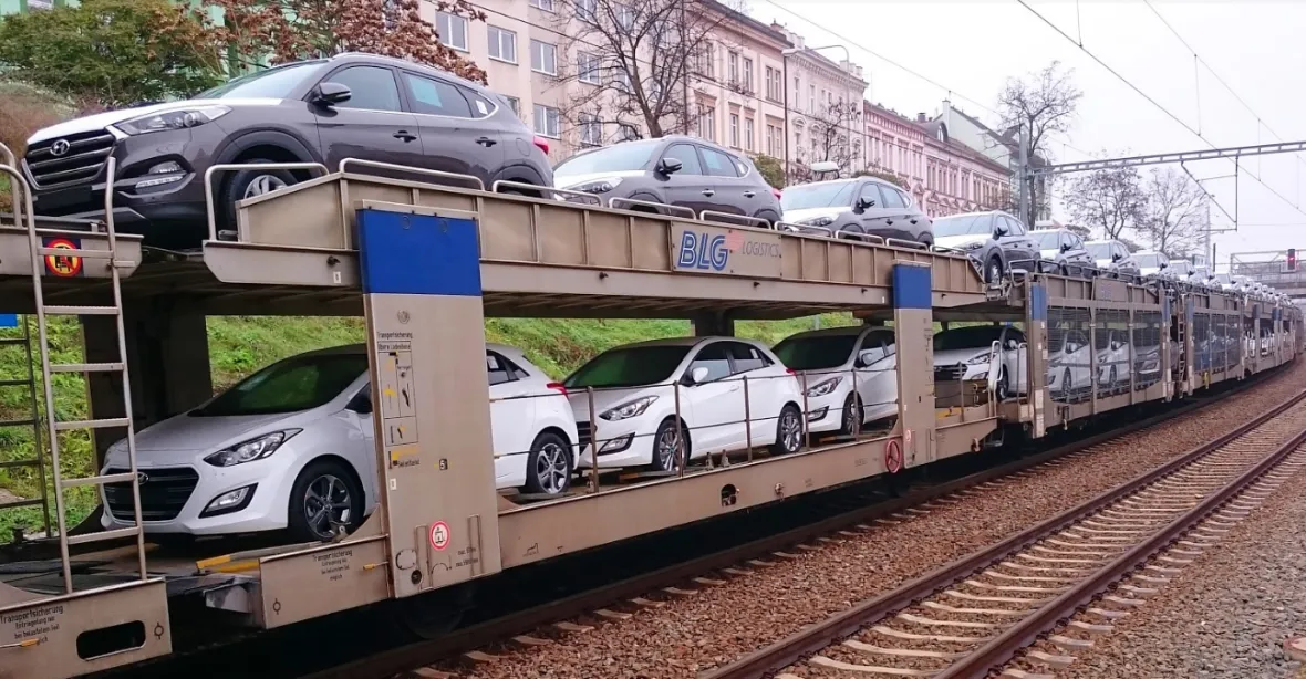 Česko ohrožuje padající automobilový průmysl. Problém kvůli tomu nemají jen automobilky