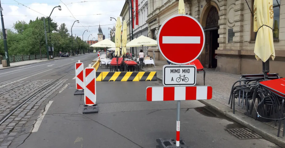 Praha sobě: Nejdříve vytlačit auta z Prahy a pak zdražit MHD o 50 procent