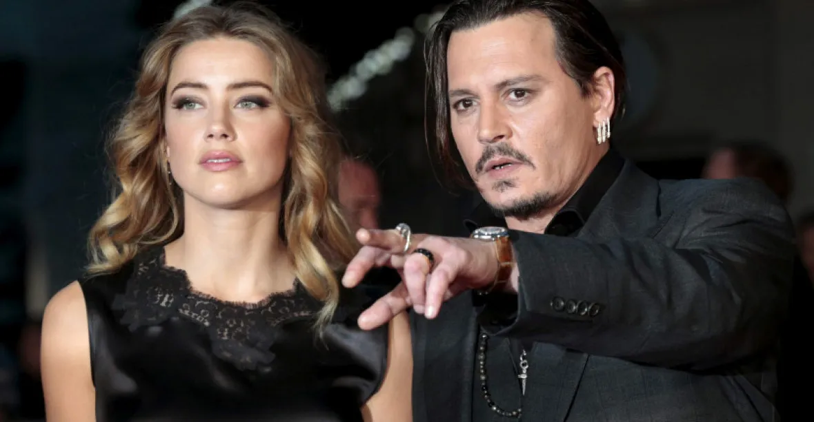 Johnny Depp mi hrozil zabitím, řekla u soudu herečka Amber Heardová