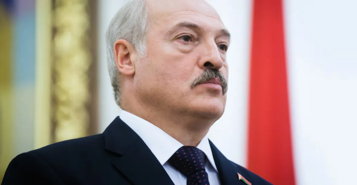 Lukašenko se domluvil s Putinem na bratrské pomoci. Už při první žádosti, upřesnil