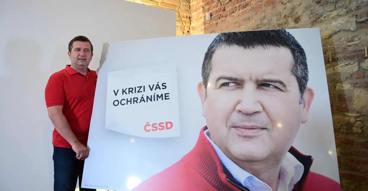 „V krizi vás ochráníme“. Hamáček v červeném tričku zahájil volební kampaň