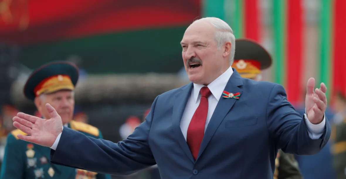 Lukašenko pootočil. Slíbil nové volby, ale až po přijetí nové ústavy