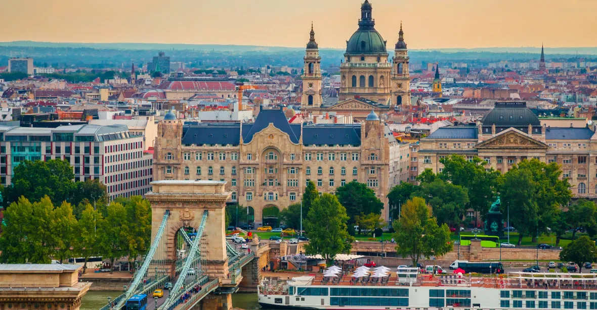 Češi s rezervovaným pobytem a negativním testem mohou do Maďarska