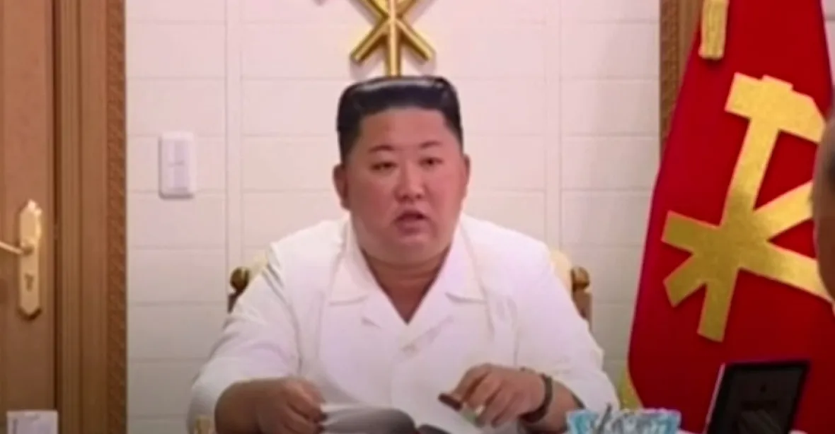 VIDEO: Kim Čong-un se prošel mezi troskami po tajfunu, členové strany mají pomoci s obnovou