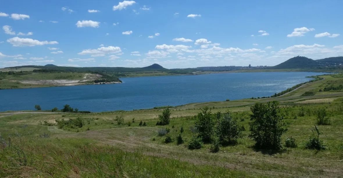 V Česku vzniklo nové jezero. Je větší než Máchovo