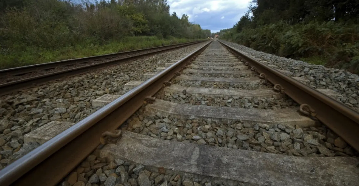 Další nehoda na železnici: Vykolejený vlak u Teplic nadělal škodu za 30 milionů