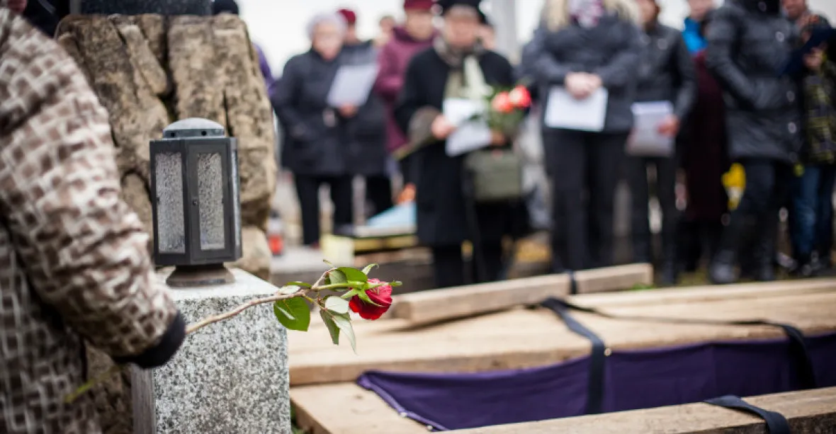 Pohřební ústavy sjednávají služby on-line a živě přenášejí obřady