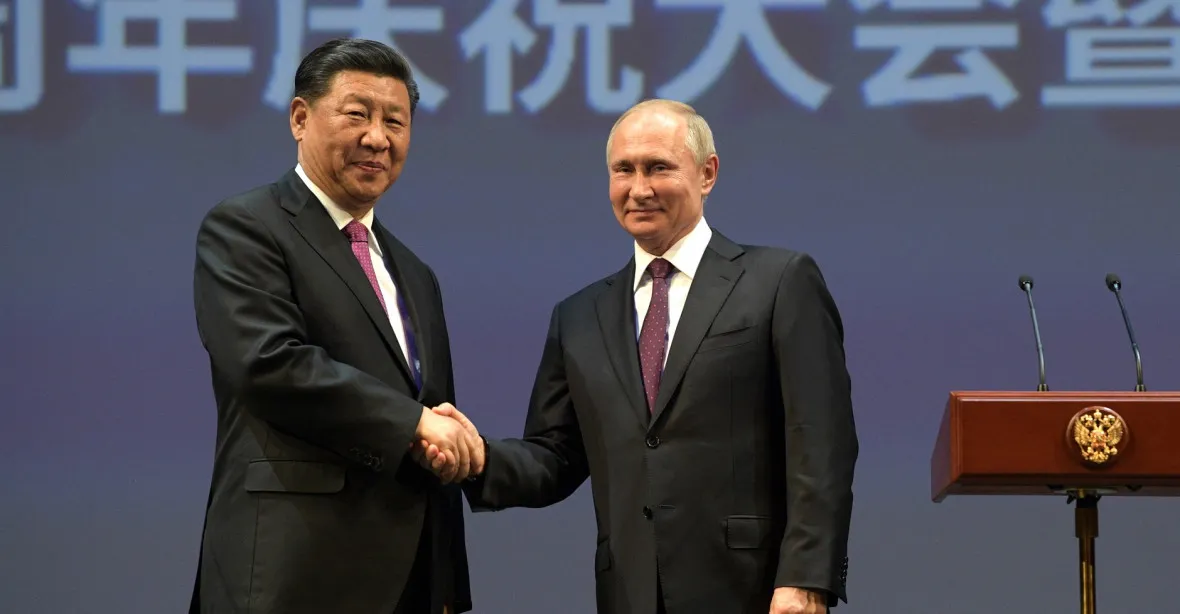 Moskva a Peking naznačují, že by mohl vzniknout rusko-čínský vojenský pakt
