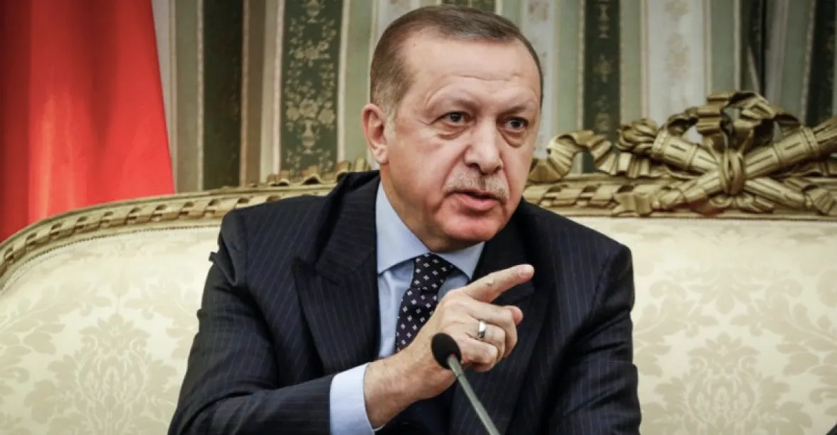 Turecká odveta: „Macron je posedlý, nekupujte francouzské zboží,“ vyzývá Erdogan