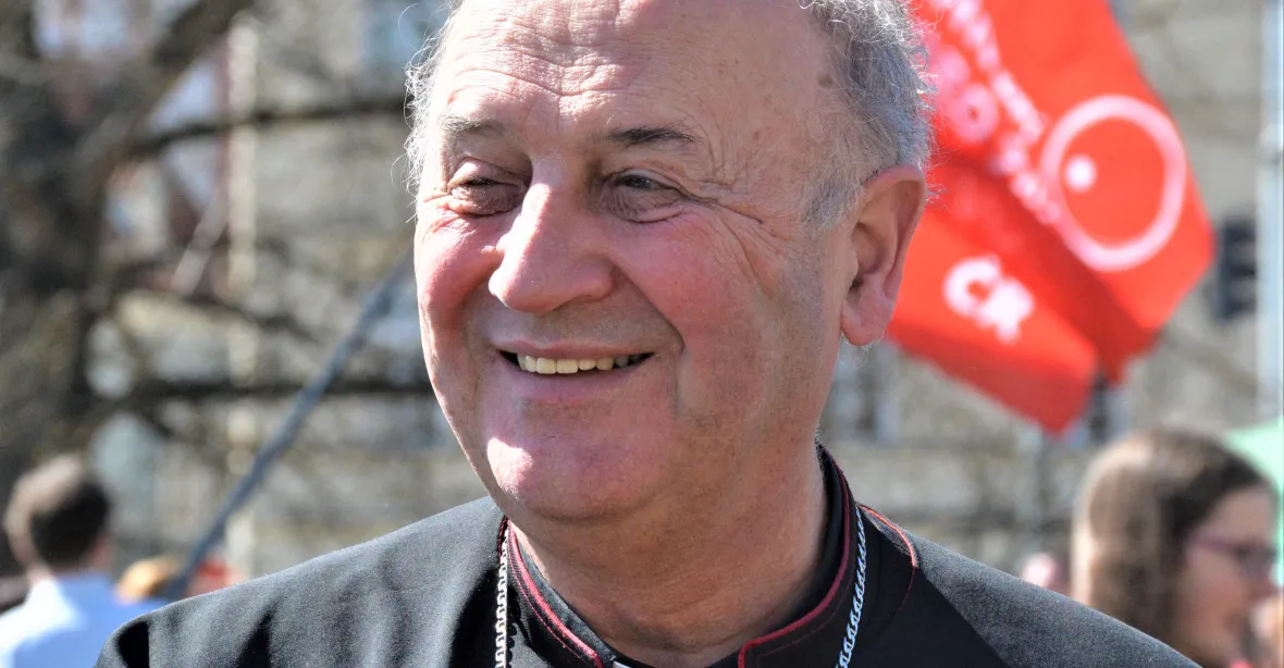Arcibiskup Graubner je kvůli zhoršení stavu v nemocnici s covid-19