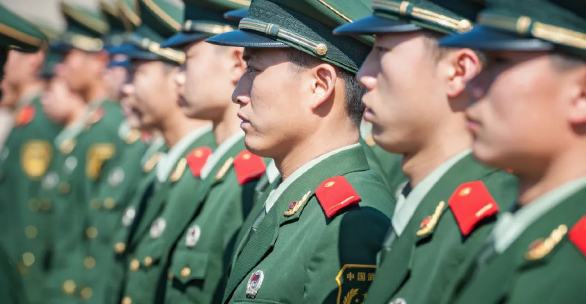 Čínská armáda se snaží vyvinout geneticky upravené supervojáky, varují tajné služby USA