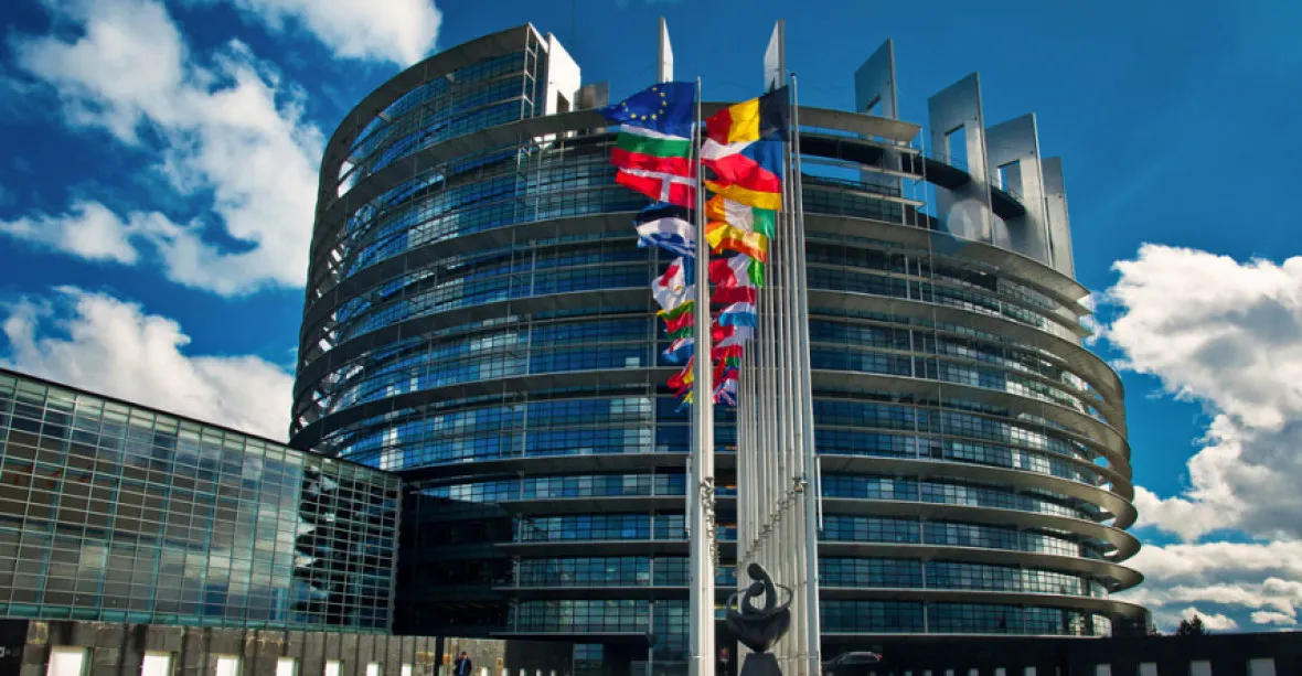 Summit EU na nočním jednání podpořil přísnější emisní závazky k roku 2030