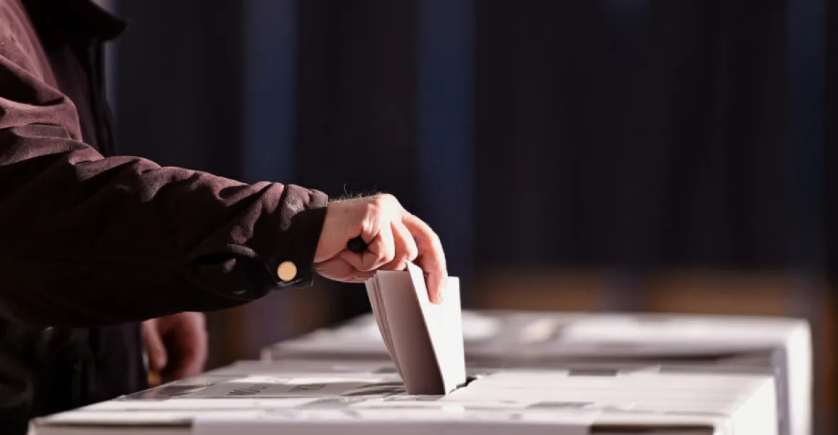Zeman vyhlásil termín sněmovních voleb. Budou se konat 8. a 9. října