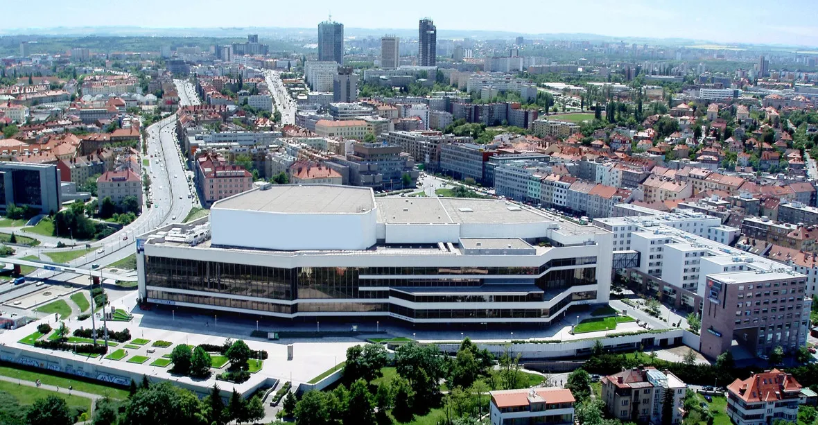 Praha rozjíždí nové očkovací centrum. Přednost dostanou strážníci