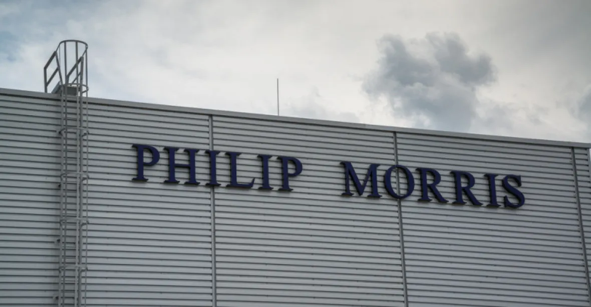 Firmě Philip Morris klesl vloni čistý zisk o 12,3 %. I tak vydělala 3,5 miliardy