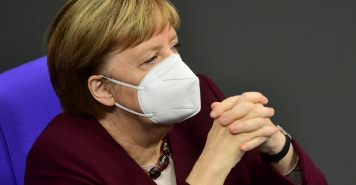 Merkelová se nechala očkovat vakcínou AstraZeneca. Přišla na ni řada