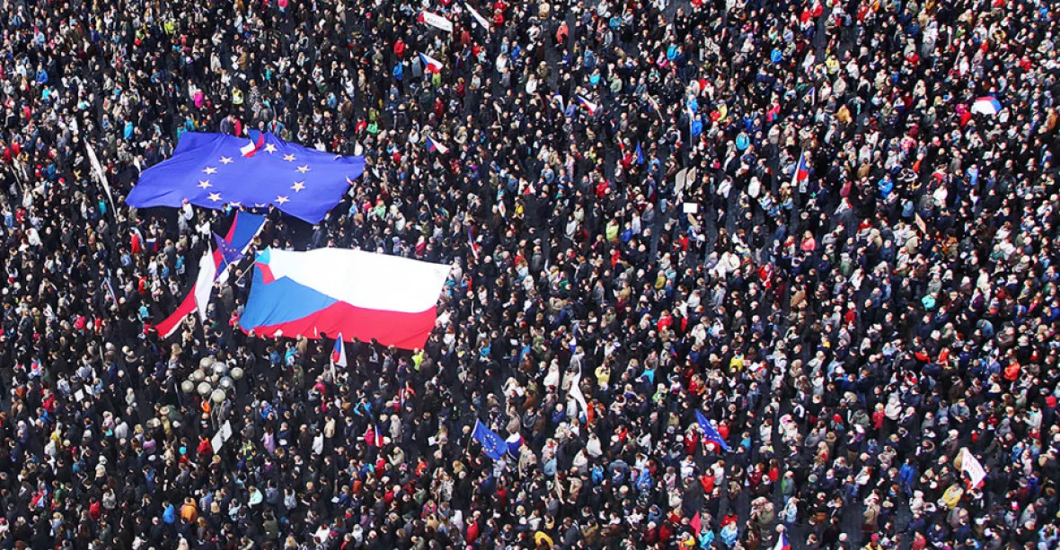 „Vraždí tu ruští agenti a Hrad nic.“ Milion chvilek svolává demonstraci na Václavák
