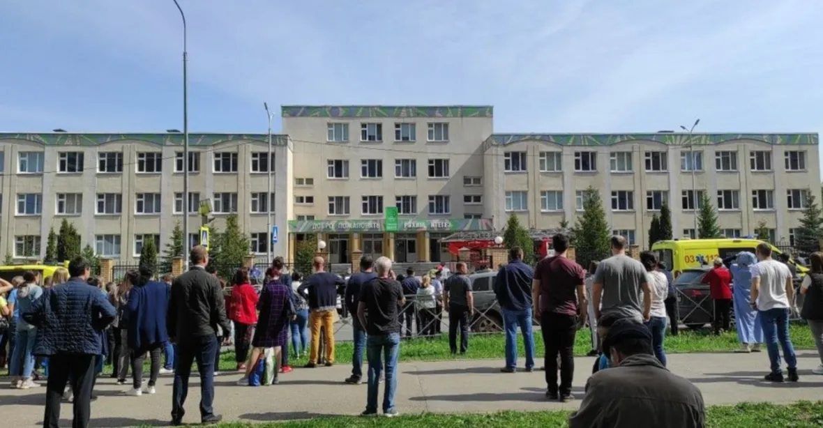 Střelba ve škole v ruské Kazani má 7 mrtvých dětí. Útočníkem je i teenager