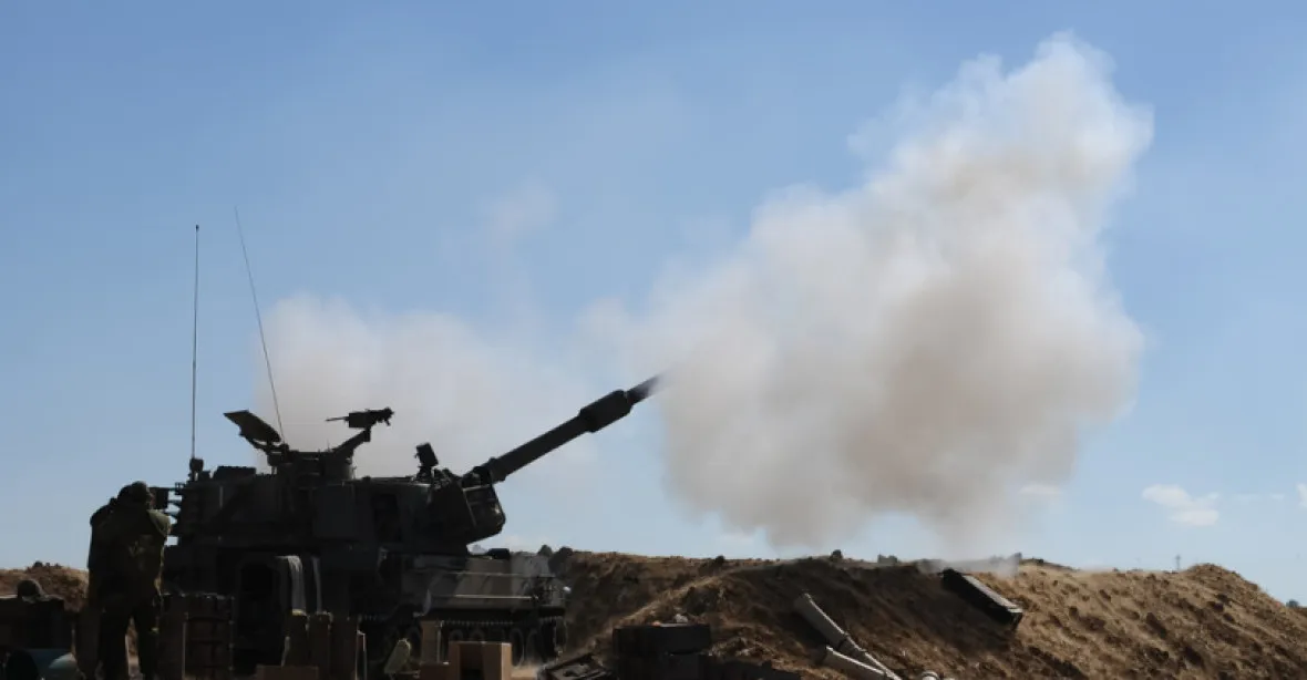 Izrael zaútočil na systém tunelů Hamásu, oznámil i pozemní ofenzívu