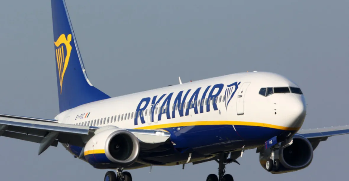Bělorusko poslalo stíhačku na let Ryanairu. Po přistání zatkli opozičníka na palubě